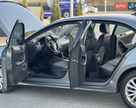 Серый Фольксваген Джетта, объемом двигателя 1.97 л и пробегом 212 тыс. км за 9200 $, фото 22 на Automoto.ua