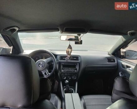 Серый Фольксваген Джетта, объемом двигателя 2 л и пробегом 260 тыс. км за 7500 $, фото 6 на Automoto.ua