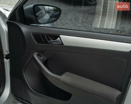 Серый Фольксваген Джетта, объемом двигателя 1.39 л и пробегом 122 тыс. км за 9900 $, фото 32 на Automoto.ua