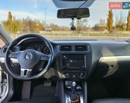 Сірий Фольксваген Джетта, об'ємом двигуна 2.5 л та пробігом 111 тис. км за 9500 $, фото 6 на Automoto.ua