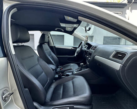 Сірий Фольксваген Джетта, об'ємом двигуна 2.5 л та пробігом 208 тис. км за 9300 $, фото 31 на Automoto.ua