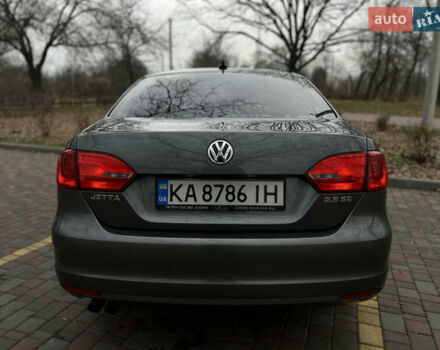Серый Фольксваген Джетта, объемом двигателя 2.48 л и пробегом 226 тыс. км за 8700 $, фото 7 на Automoto.ua