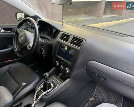 Серый Фольксваген Джетта, объемом двигателя 1.97 л и пробегом 145 тыс. км за 12000 $, фото 16 на Automoto.ua