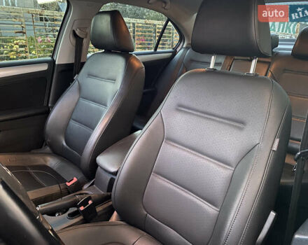 Сірий Фольксваген Джетта, об'ємом двигуна 2.5 л та пробігом 297 тис. км за 8600 $, фото 7 на Automoto.ua