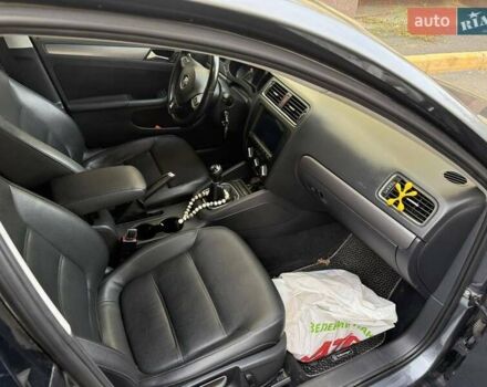 Серый Фольксваген Джетта, объемом двигателя 1.97 л и пробегом 145 тыс. км за 12000 $, фото 18 на Automoto.ua