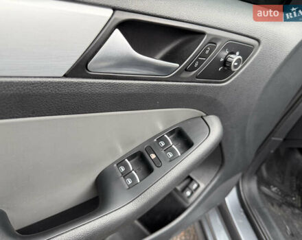 Серый Фольксваген Джетта, объемом двигателя 1.4 л и пробегом 225 тыс. км за 9200 $, фото 17 на Automoto.ua