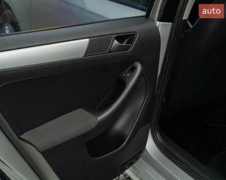 Серый Фольксваген Джетта, объемом двигателя 1.39 л и пробегом 122 тыс. км за 9900 $, фото 33 на Automoto.ua