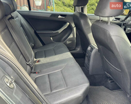 Серый Фольксваген Джетта, объемом двигателя 2.5 л и пробегом 215 тыс. км за 8500 $, фото 9 на Automoto.ua