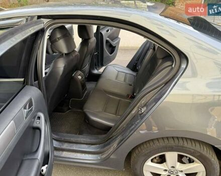 Серый Фольксваген Джетта, объемом двигателя 1.97 л и пробегом 145 тыс. км за 12000 $, фото 12 на Automoto.ua