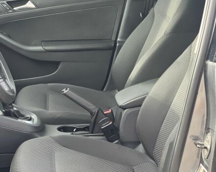 Сірий Фольксваген Джетта, об'ємом двигуна 2 л та пробігом 142 тис. км за 8000 $, фото 9 на Automoto.ua