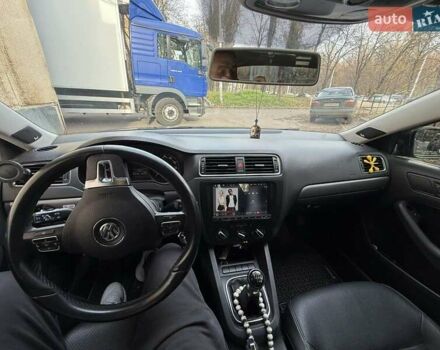 Серый Фольксваген Джетта, объемом двигателя 1.97 л и пробегом 145 тыс. км за 12000 $, фото 7 на Automoto.ua