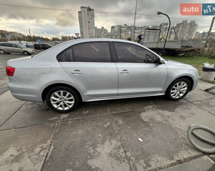 Фольксваген Джетта 2012 в Киеве на Automoto.ua Серый Фольксваген Джетта, объемом двигателя 2.48 л и пробегом 171 тыс. км за 7500 $, фото 13 на Automoto.ua