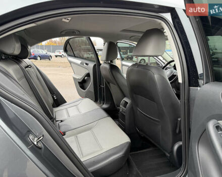 Серый Фольксваген Джетта, объемом двигателя 1.4 л и пробегом 225 тыс. км за 9200 $, фото 24 на Automoto.ua