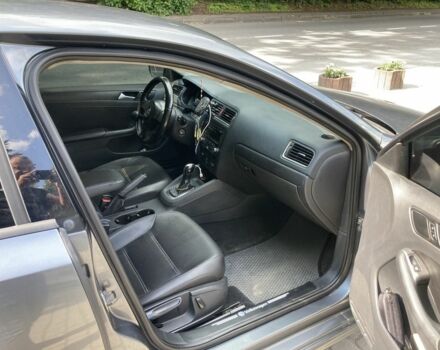 Серый Фольксваген Джетта, объемом двигателя 1.8 л и пробегом 322 тыс. км за 8200 $, фото 3 на Automoto.ua