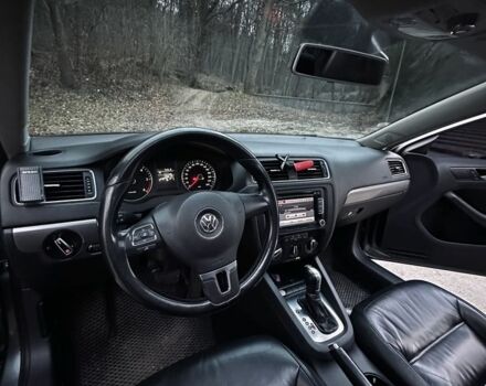 Фольксваген Джетта 2013 в Рава-Русская на Automoto.ua Серый Фольксваген Джетта, объемом двигателя 2 л и пробегом 180 тыс. км за 11000 $, фото 3 на Automoto.ua