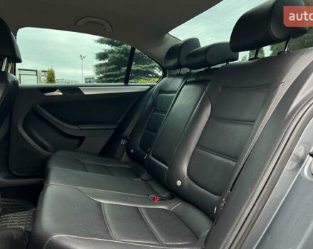 Фольксваген Джетта 2013 в Львове на Automoto.ua Серый Фольксваген Джетта, объемом двигателя 1.8 л и пробегом 141 тыс. км за 9999 $, фото 11 на Automoto.ua