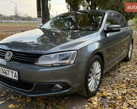 Фольксваген Джетта 2013 в Киеве на Automoto.ua Серый Фольксваген Джетта, объемом двигателя 1.97 л и пробегом 160 тыс. км за 9800 $, фото 2 на Automoto.ua