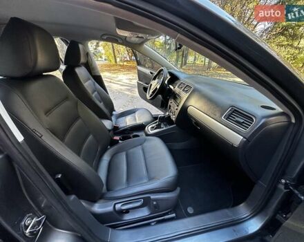 Фольксваген Джетта 2013 в Киеве на Automoto.ua Серый Фольксваген Джетта, объемом двигателя 1.8 л и пробегом 150 тыс. км за 8299 $, фото 21 на Automoto.ua