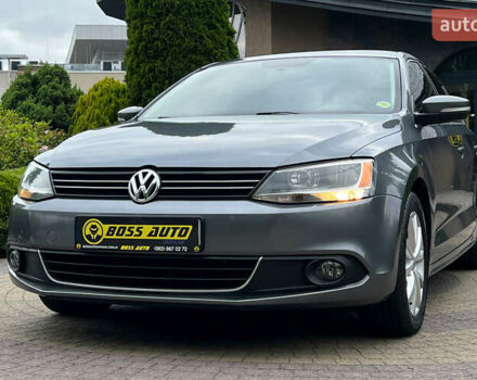 Фольксваген Джетта 2013 в Львове на Automoto.ua Серый Фольксваген Джетта, объемом двигателя 1.8 л и пробегом 141 тыс. км за 9999 $, фото 2 на Automoto.ua