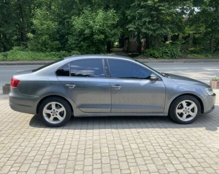 Серый Фольксваген Джетта, объемом двигателя 1.8 л и пробегом 322 тыс. км за 8200 $, фото 1 на Automoto.ua