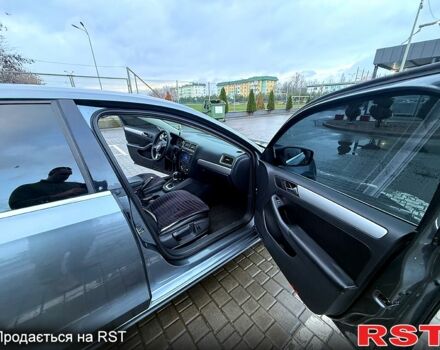 Серый Фольксваген Джетта, объемом двигателя 2.5 л и пробегом 211 тыс. км за 8000 $, фото 4 на Automoto.ua