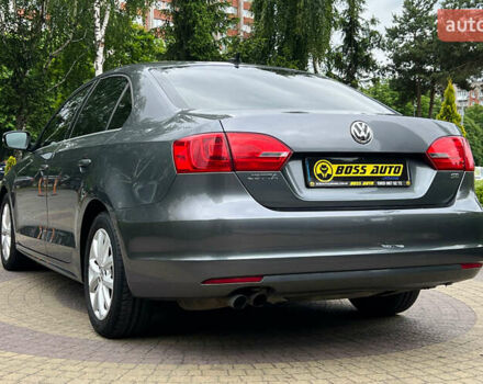 Фольксваген Джетта 2013 в Львове на Automoto.ua Серый Фольксваген Джетта, объемом двигателя 1.8 л и пробегом 141 тыс. км за 9999 $, фото 4 на Automoto.ua