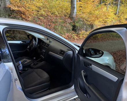 Сірий Фольксваген Джетта, об'ємом двигуна 1.39 л та пробігом 242 тис. км за 8900 $, фото 4 на Automoto.ua