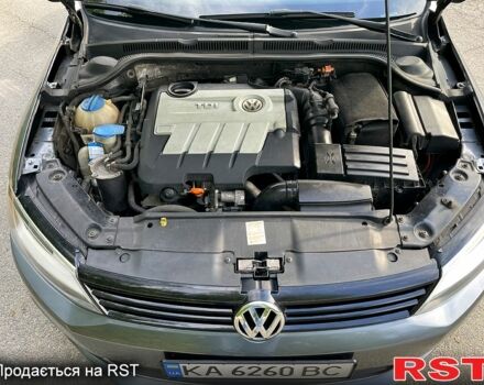 Фольксваген Джетта 2013 в Киеве на Automoto.ua Серый Фольксваген Джетта, объемом двигателя 2 л и пробегом 179 тыс. км за 8700 $, фото 5 на Automoto.ua