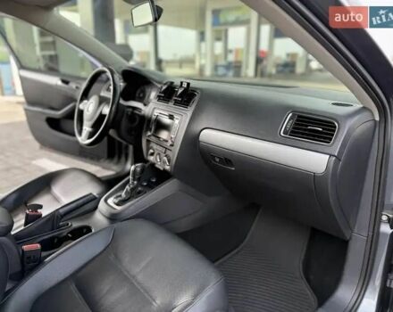 Сірий Фольксваген Джетта, об'ємом двигуна 1.8 л та пробігом 200 тис. км за 9500 $, фото 19 на Automoto.ua