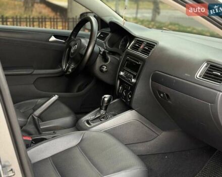 Сірий Фольксваген Джетта, об'ємом двигуна 1.8 л та пробігом 253 тис. км за 9999 $, фото 16 на Automoto.ua