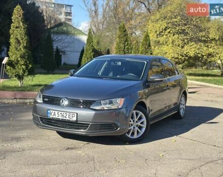 Фольксваген Джетта 2013 в Киеве на Automoto.ua Серый Фольксваген Джетта, объемом двигателя 1.8 л и пробегом 150 тыс. км за 8299 $, фото 1 на Automoto.ua