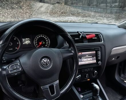 Фольксваген Джетта 2013 в Рава-Русская на Automoto.ua Серый Фольксваген Джетта, объемом двигателя 2 л и пробегом 180 тыс. км за 11000 $, фото 6 на Automoto.ua