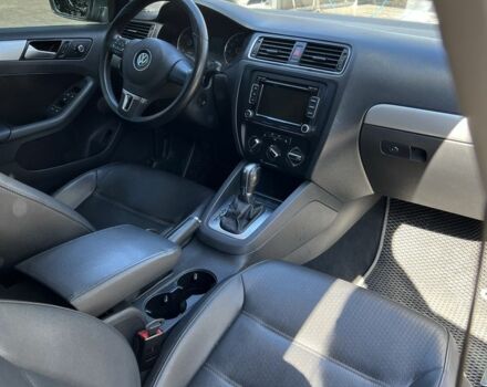 Серый Фольксваген Джетта, объемом двигателя 1.8 л и пробегом 128 тыс. км за 9000 $, фото 2 на Automoto.ua