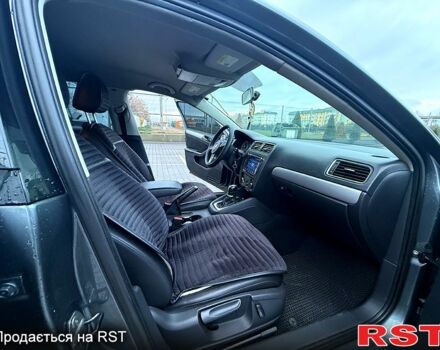 Серый Фольксваген Джетта, объемом двигателя 2.5 л и пробегом 211 тыс. км за 8000 $, фото 6 на Automoto.ua