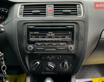 Фольксваген Джетта 2013 в Львове на Automoto.ua Серый Фольксваген Джетта, объемом двигателя 1.8 л и пробегом 141 тыс. км за 9999 $, фото 10 на Automoto.ua