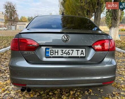 Фольксваген Джетта 2013 в Киеве на Automoto.ua Серый Фольксваген Джетта, объемом двигателя 1.97 л и пробегом 160 тыс. км за 9800 $, фото 5 на Automoto.ua