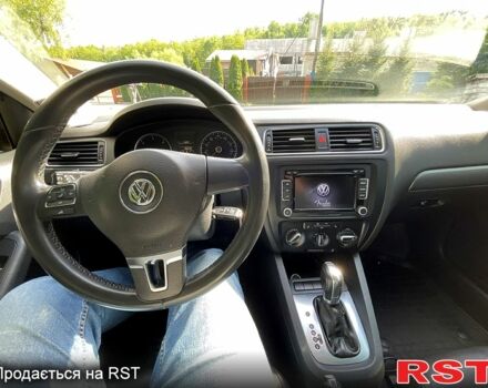 Фольксваген Джетта 2013 в Киеве на Automoto.ua Серый Фольксваген Джетта, объемом двигателя 2 л и пробегом 179 тыс. км за 8700 $, фото 8 на Automoto.ua