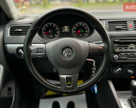 Фольксваген Джетта 2013 в Львове на Automoto.ua Серый Фольксваген Джетта, объемом двигателя 1.8 л и пробегом 141 тыс. км за 9999 $, фото 14 на Automoto.ua