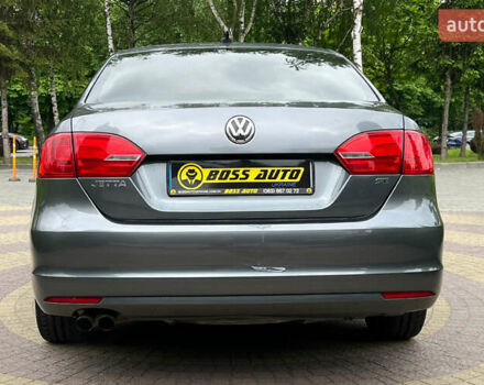 Фольксваген Джетта 2013 в Львове на Automoto.ua Серый Фольксваген Джетта, объемом двигателя 1.8 л и пробегом 141 тыс. км за 9999 $, фото 5 на Automoto.ua