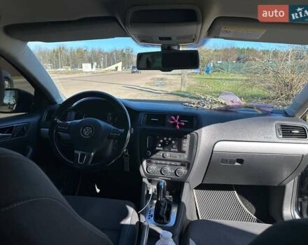 Сірий Фольксваген Джетта, об'ємом двигуна 1.6 л та пробігом 330 тис. км за 8600 $, фото 4 на Automoto.ua