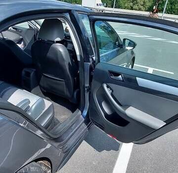 Серый Фольксваген Джетта, объемом двигателя 1.4 л и пробегом 250 тыс. км за 10450 $, фото 3 на Automoto.ua