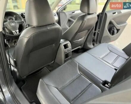 Сірий Фольксваген Джетта, об'ємом двигуна 1.8 л та пробігом 200 тис. км за 9500 $, фото 20 на Automoto.ua