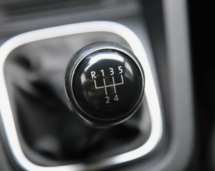 Серый Фольксваген Джетта, объемом двигателя 2 л и пробегом 235 тыс. км за 7500 $, фото 17 на Automoto.ua