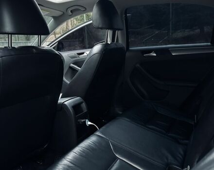 Фольксваген Джетта 2013 в Рава-Русская на Automoto.ua Серый Фольксваген Джетта, объемом двигателя 2 л и пробегом 180 тыс. км за 11000 $, фото 4 на Automoto.ua