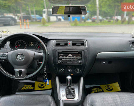 Фольксваген Джетта 2013 в Львове на Automoto.ua Серый Фольксваген Джетта, объемом двигателя 1.8 л и пробегом 141 тыс. км за 9999 $, фото 13 на Automoto.ua