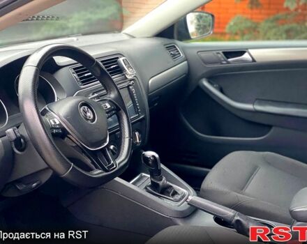 Серый Фольксваген Джетта, объемом двигателя 1.8 л и пробегом 119 тыс. км за 10000 $, фото 11 на Automoto.ua