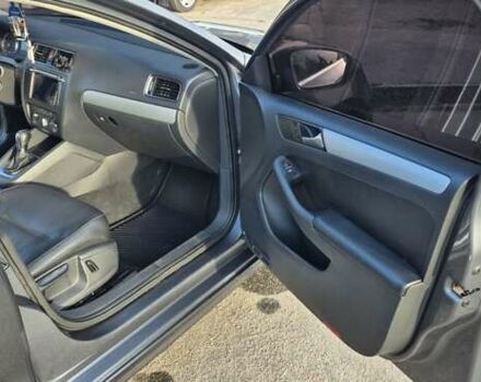 Серый Фольксваген Джетта, объемом двигателя 1.8 л и пробегом 176 тыс. км за 9200 $, фото 7 на Automoto.ua