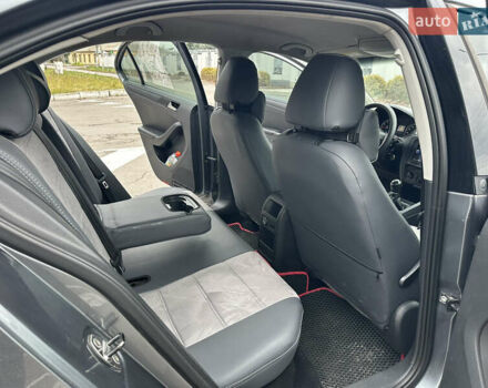 Серый Фольксваген Джетта, объемом двигателя 1.8 л и пробегом 228 тыс. км за 6999 $, фото 31 на Automoto.ua