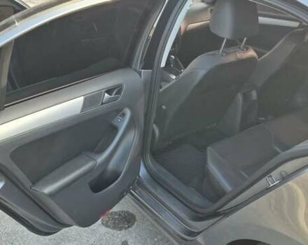 Серый Фольксваген Джетта, объемом двигателя 1.8 л и пробегом 176 тыс. км за 9200 $, фото 5 на Automoto.ua