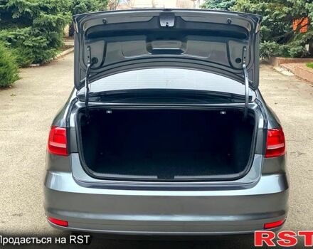 Серый Фольксваген Джетта, объемом двигателя 1.8 л и пробегом 119 тыс. км за 10000 $, фото 10 на Automoto.ua